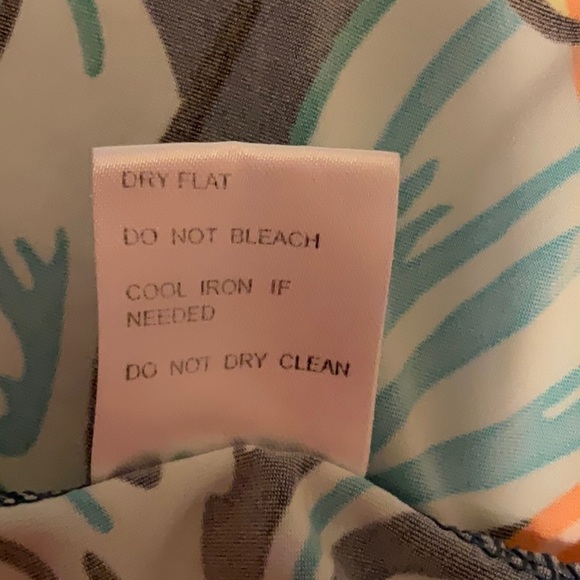 Tracy Negoshian Taylor Ruff Neck dress in starfish print, size M, side pocket. - Picture 8 of 8